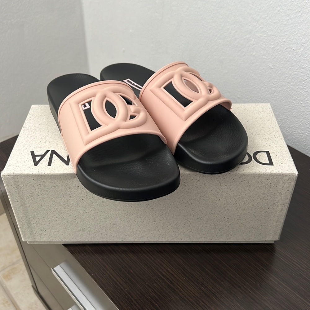 Authentic Dolce & Gabbana interlocking Rubber Nude slides